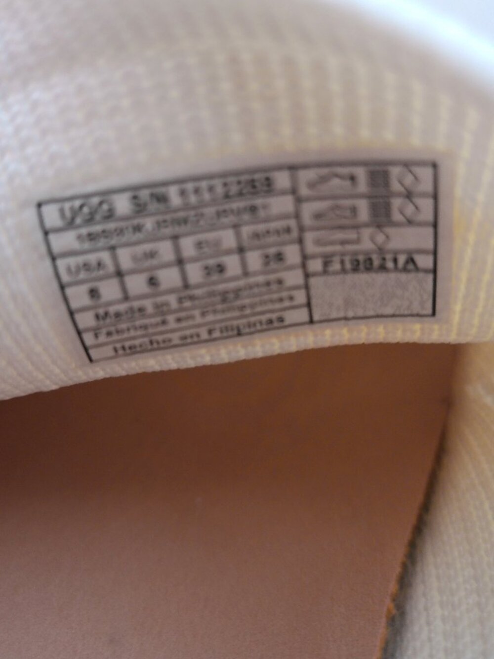 UGG Sammy Ribbed Knit Sneakers Size 8 White & Tan - Picture 10 of 12